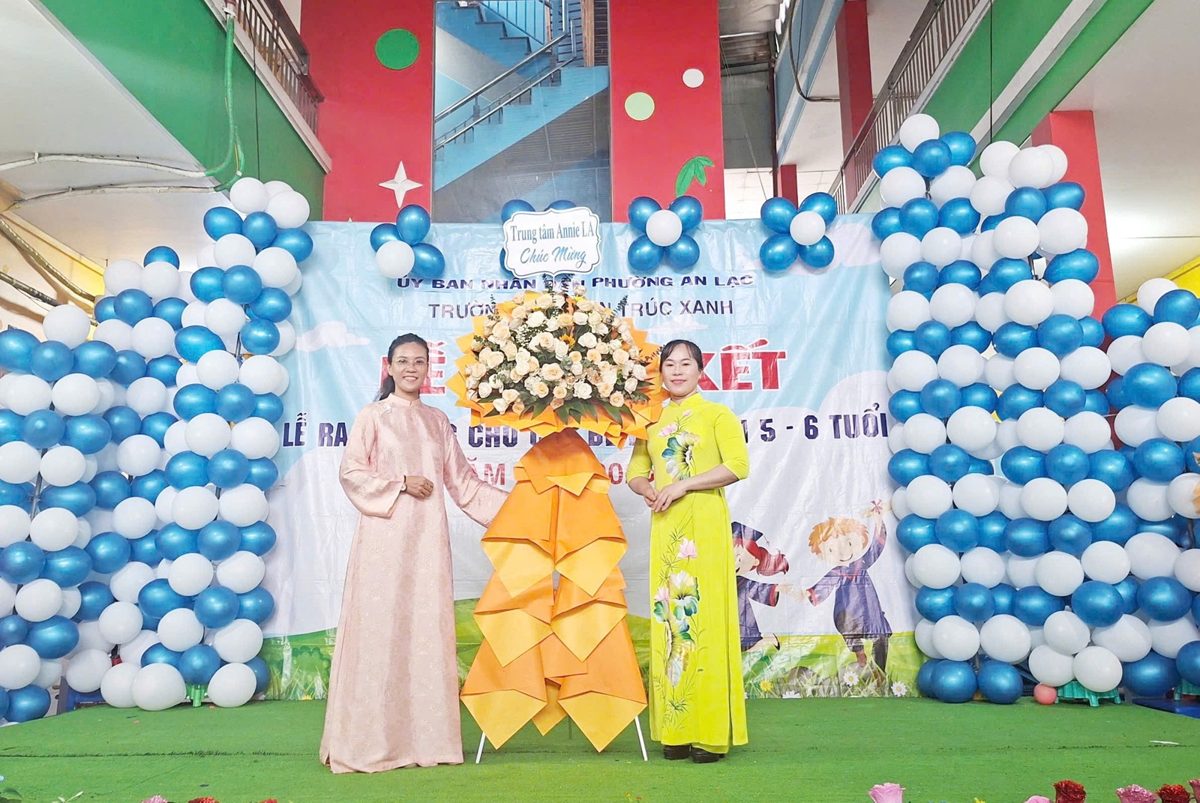 Lan Anh đang làm việc