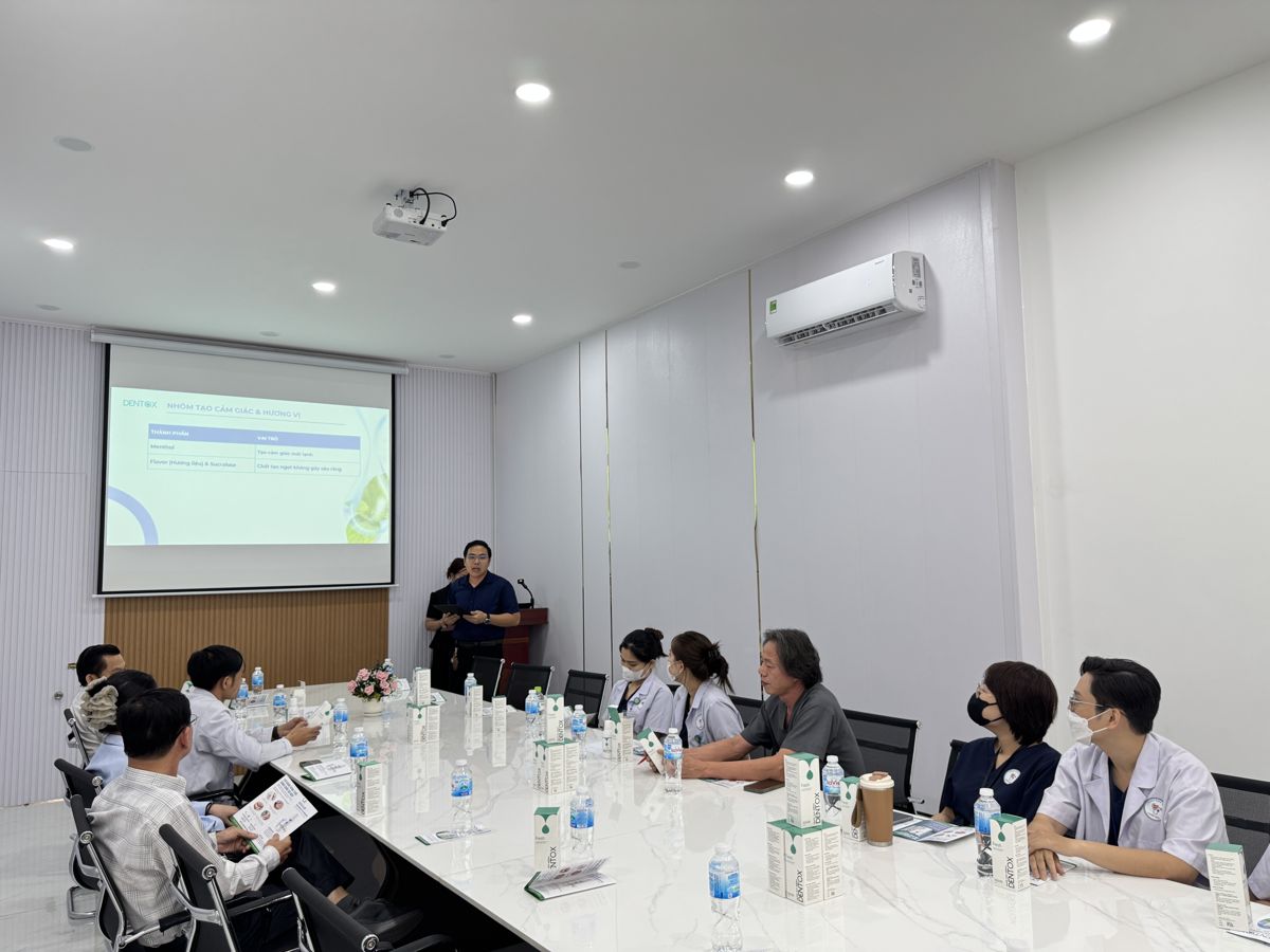 Vạn Cát đang làm việc