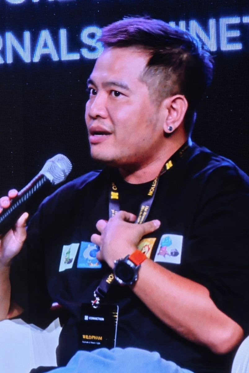 Phước Nguyên đang làm việc