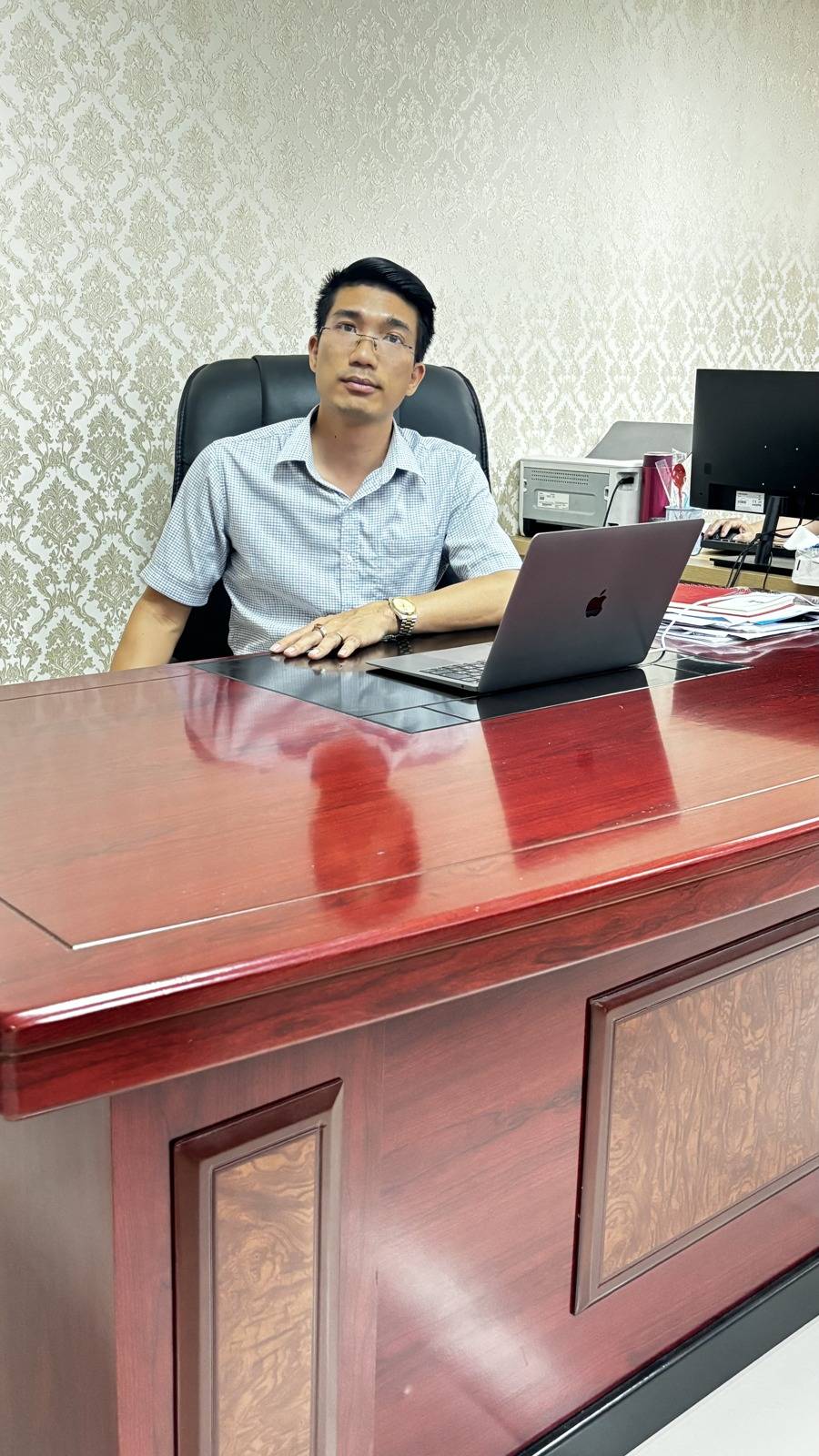 Văn Điệp đang làm việc