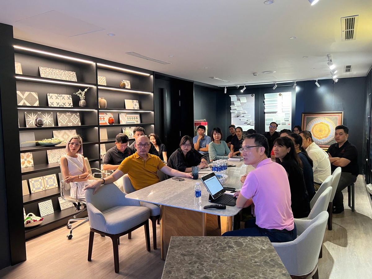Xuân Tuất đang làm việc